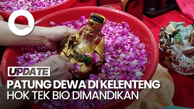 Video: Melihat Tradisi Memandikan Patung Dewa Jelang Perayaan Imlek