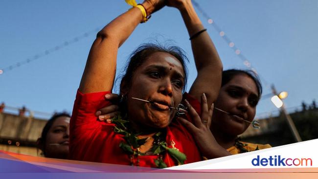 Malaysia Gelar Festival Thaipusam, Liatnya Bikin Ngilu