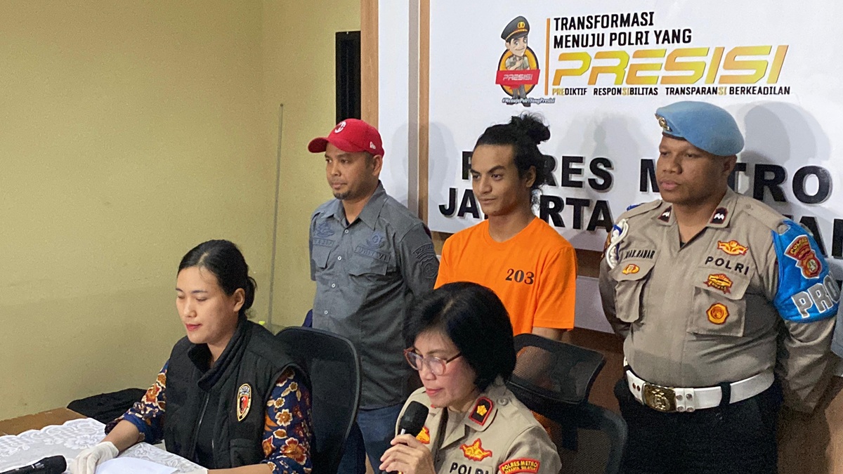 Penampakan Vadel Badjideh Kenakan Baju Tahanan Usai Jadi Tersangka Kasus Asusila Anak : Okezone Celebrity