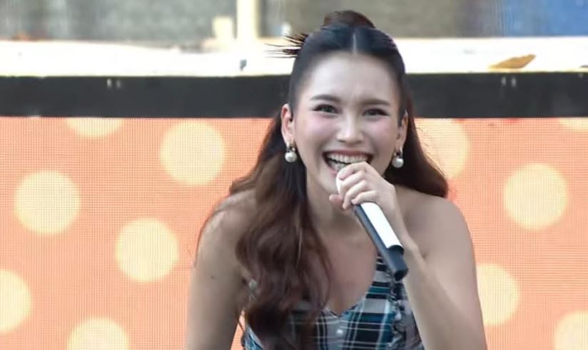 Ayu Ting Ting Meriahkan Konser Jakarta Dalam Warna di Bundaran HI, Penonton Auto Bergoyang : Okezone Celebrity